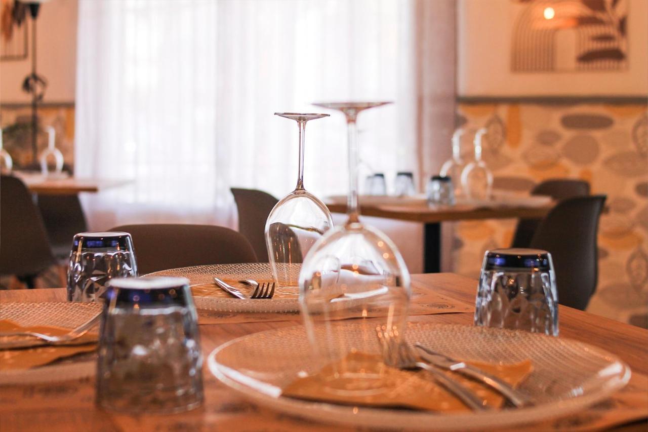 Hotel Restaurante Via Sevilla - Cadiz By Ma 22 Puntos El Cuervo  エクステリア 写真